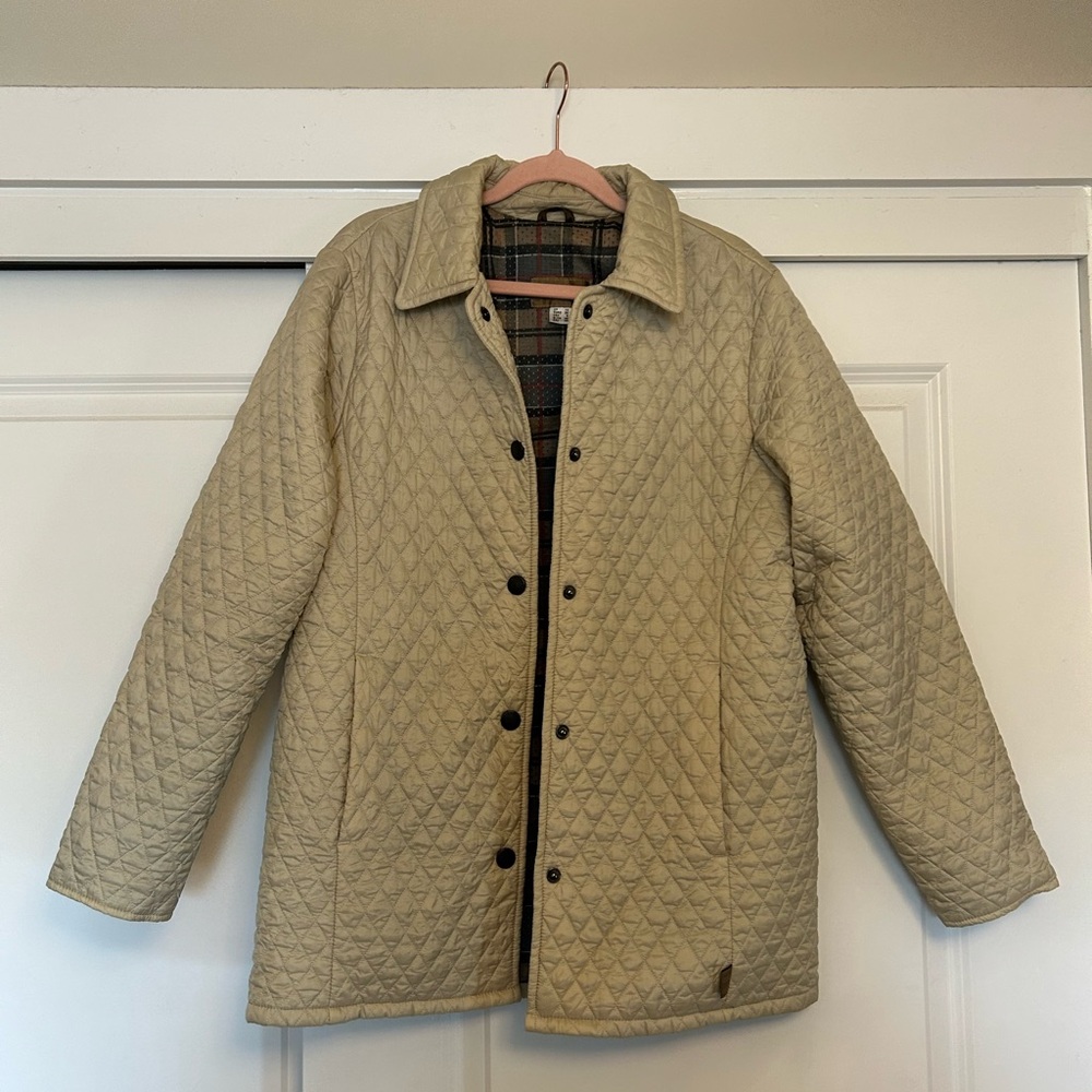 Barbour Women’s Tailored Flyweight Quilt Jacket in Beige Size USA 6